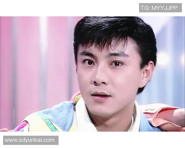 张卫健携手香港足球明星队共创辉煌赛季展现团结与激情 张卫健携手香港足球明星队共创辉煌赛季展现团结与激情