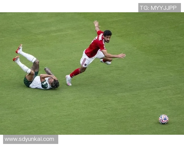 足球场上的搞笑瞬间明星们的幽默时刻大盘点 足球场上的搞笑瞬间明星们的幽默时刻大盘点