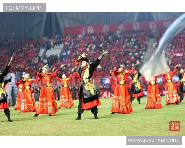 足球明星在吐鲁番的绿茵场上展现技艺与激情的精彩瞬间