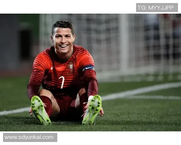 踢猪尿泡的足球明星背后的励志故事与成长历程揭秘 踢猪尿泡的足球明星背后的励志故事与成长历程揭秘