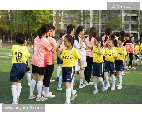 各国足球明星携子共度亲子时光展现温馨家庭生活 各国足球明星携子共度亲子时光展现温馨家庭生活